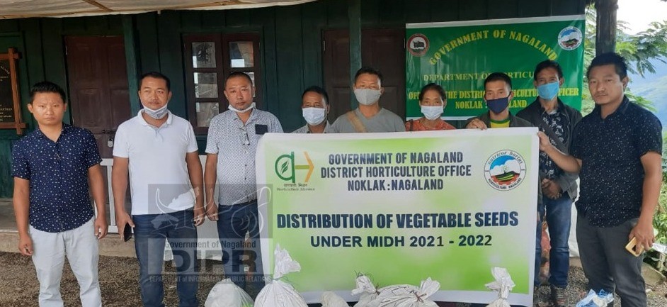 Seeds distribution programme under NEC and MIDH 2021-22 organised by the Department of Horticulture, Noklak was held in the office of the DHO, Noklak on September 10. (DIPR Photo) 